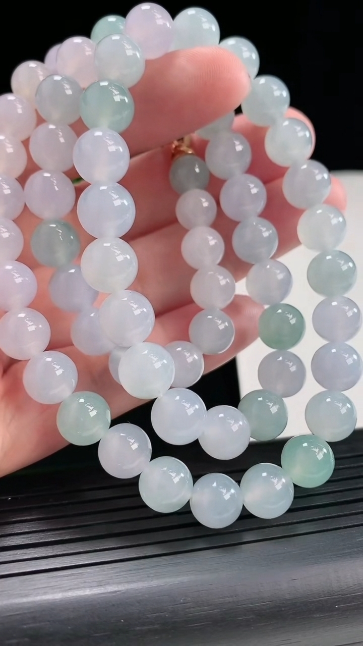 天然A货翡翠种春带彩 紫罗兰圆珠项链，尺寸9-61颗重量:76.90g4月26日
工厂直销收藏佳品,种好水足，色泽均匀，有种有色，上手高大气！