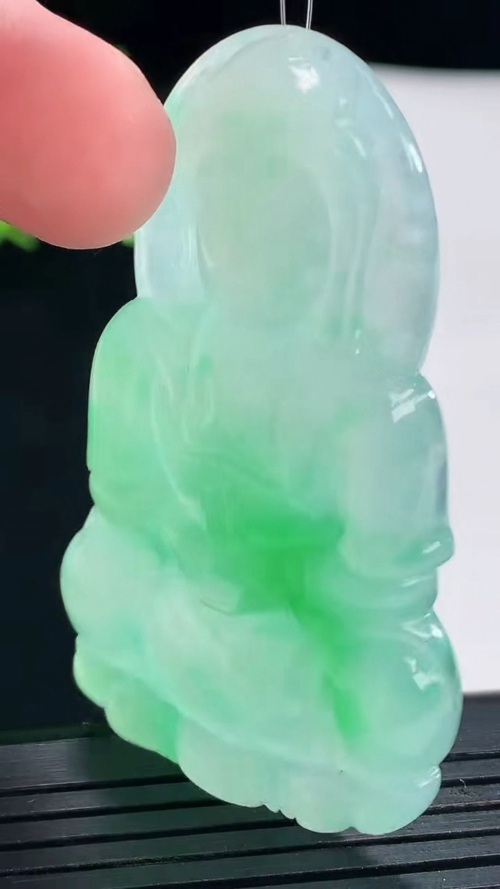 天然A货翡翠正装观音吊坠，尺寸55.5-34.5-6重量:21.25g
4月26日