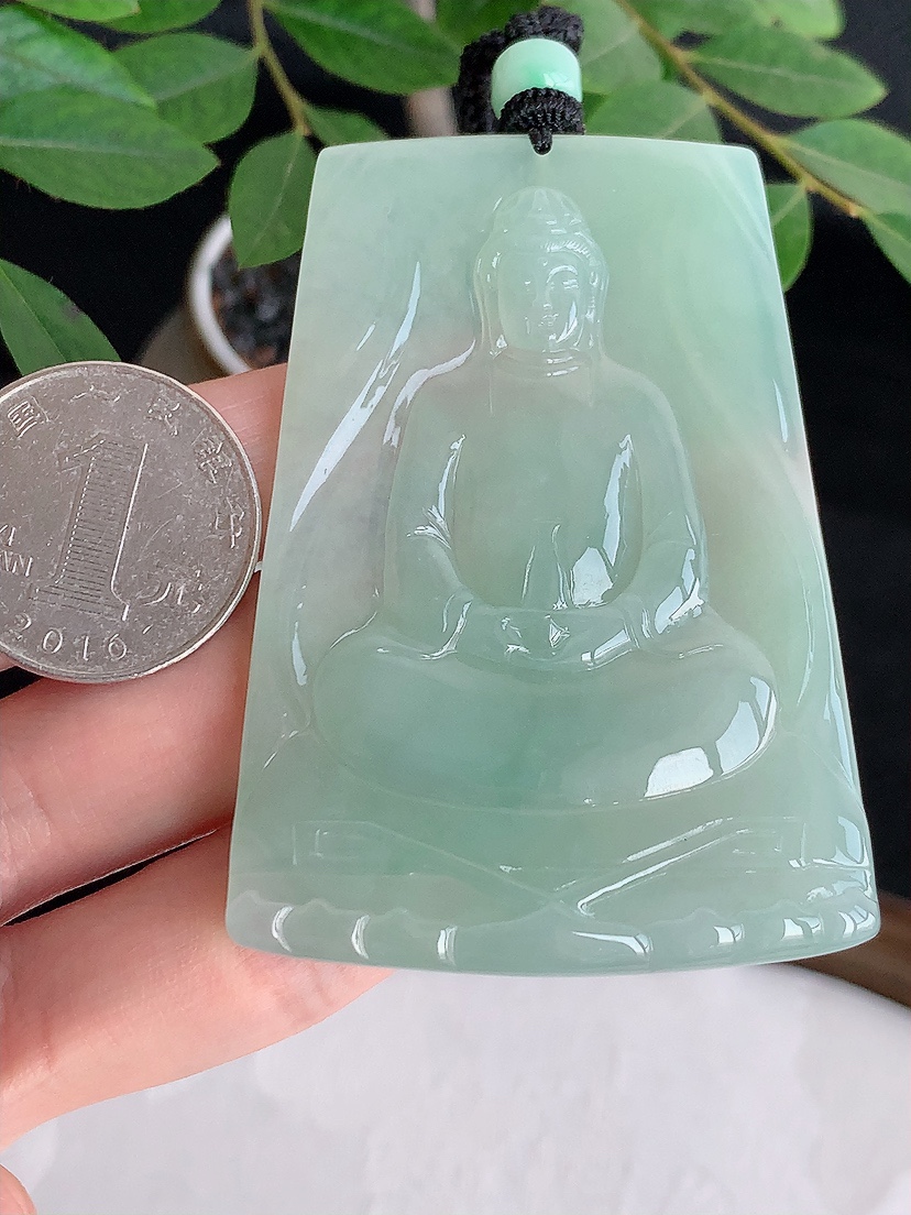 天然A货翡翠满绿晴水观音吊坠 
尺寸66.8-47.2-6mm 重量48.38g 0425