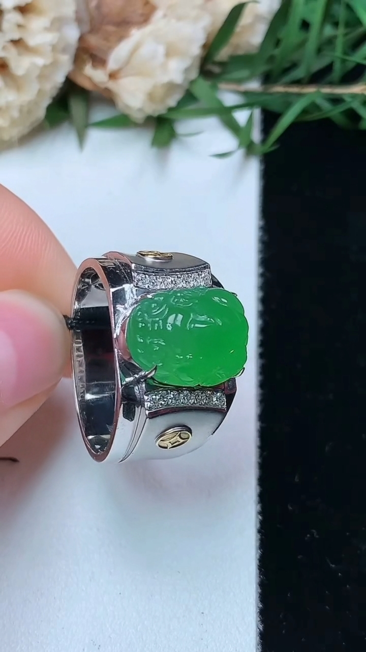 天然A货翡翠貔貅戒指，尺寸19.3-12.9-9.3，重量:6.36g2026年4月26日
工厂直销
