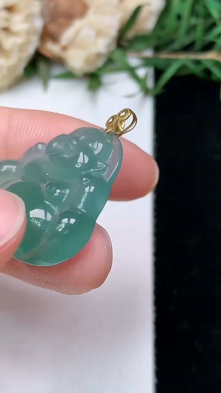 天然A货翡翠蓝水佛公吊坠，尺寸22.3-25.6-5，重量:4.76g
4月26日