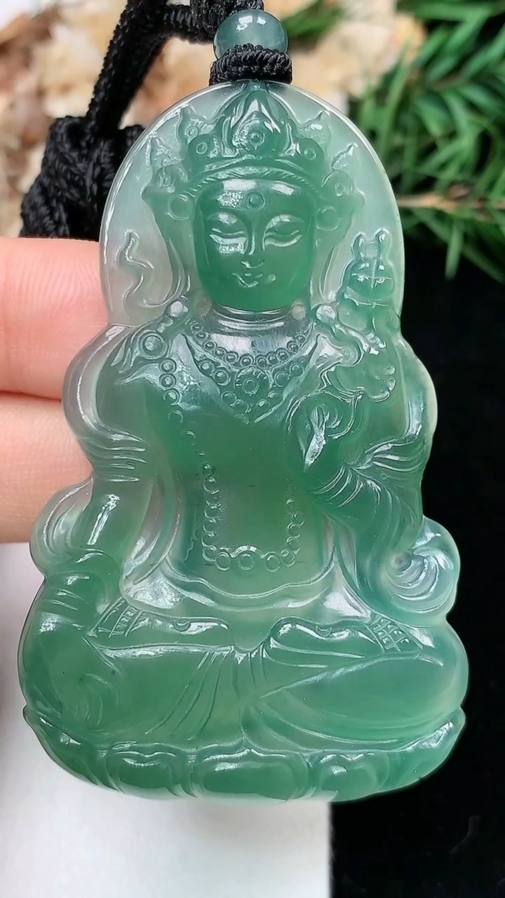 天然A货翡翠蓝水度母吊坠，尺寸57.8-36-5，重量:22.72g
4月26日