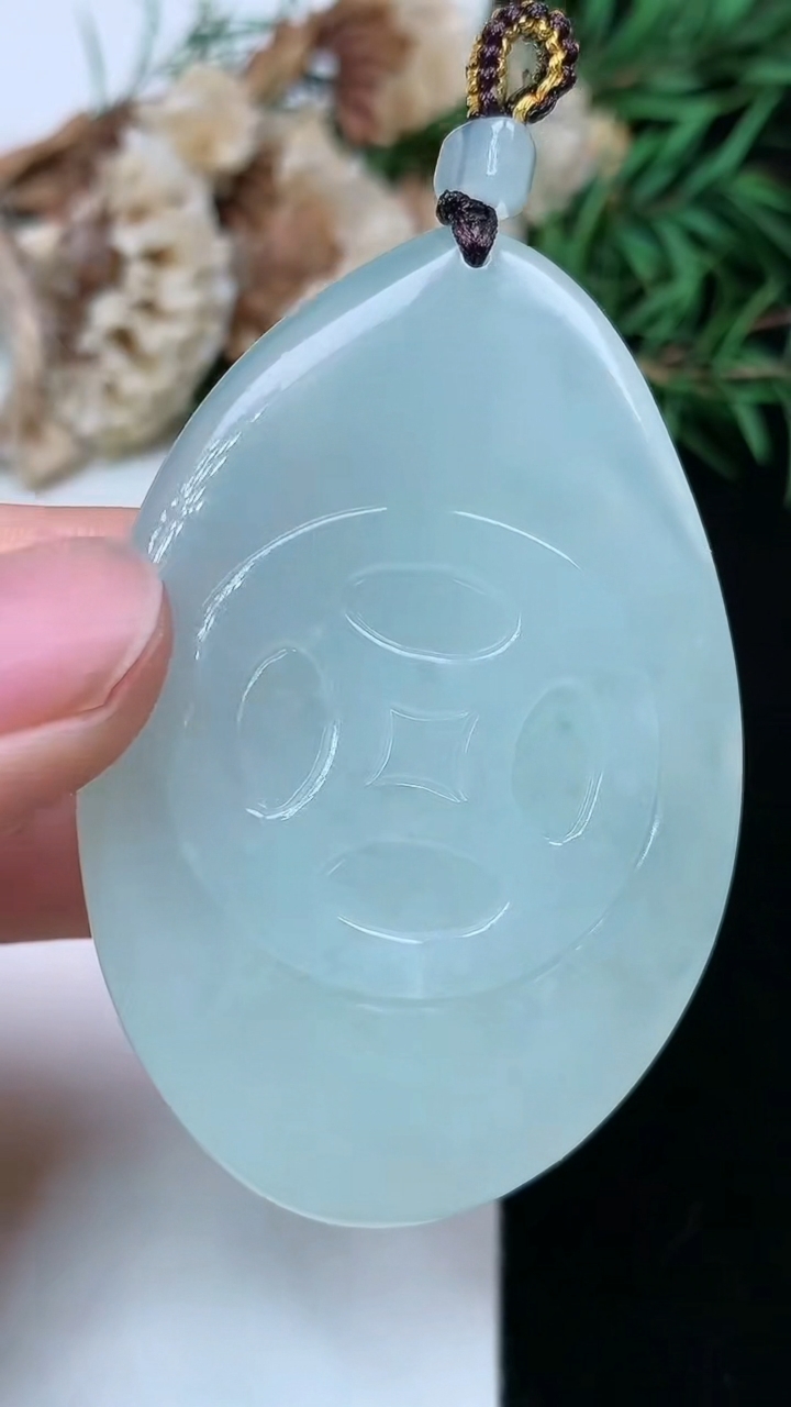 天然A货翡翠白冰逍遥佛吊坠，尺寸54-36-11.7，重量:39.00g
4月26日