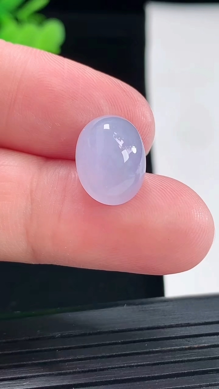 天然A货翡翠紫罗兰蛋面镶嵌件，尺寸13.6-10-7重量:19.85g
4月26日