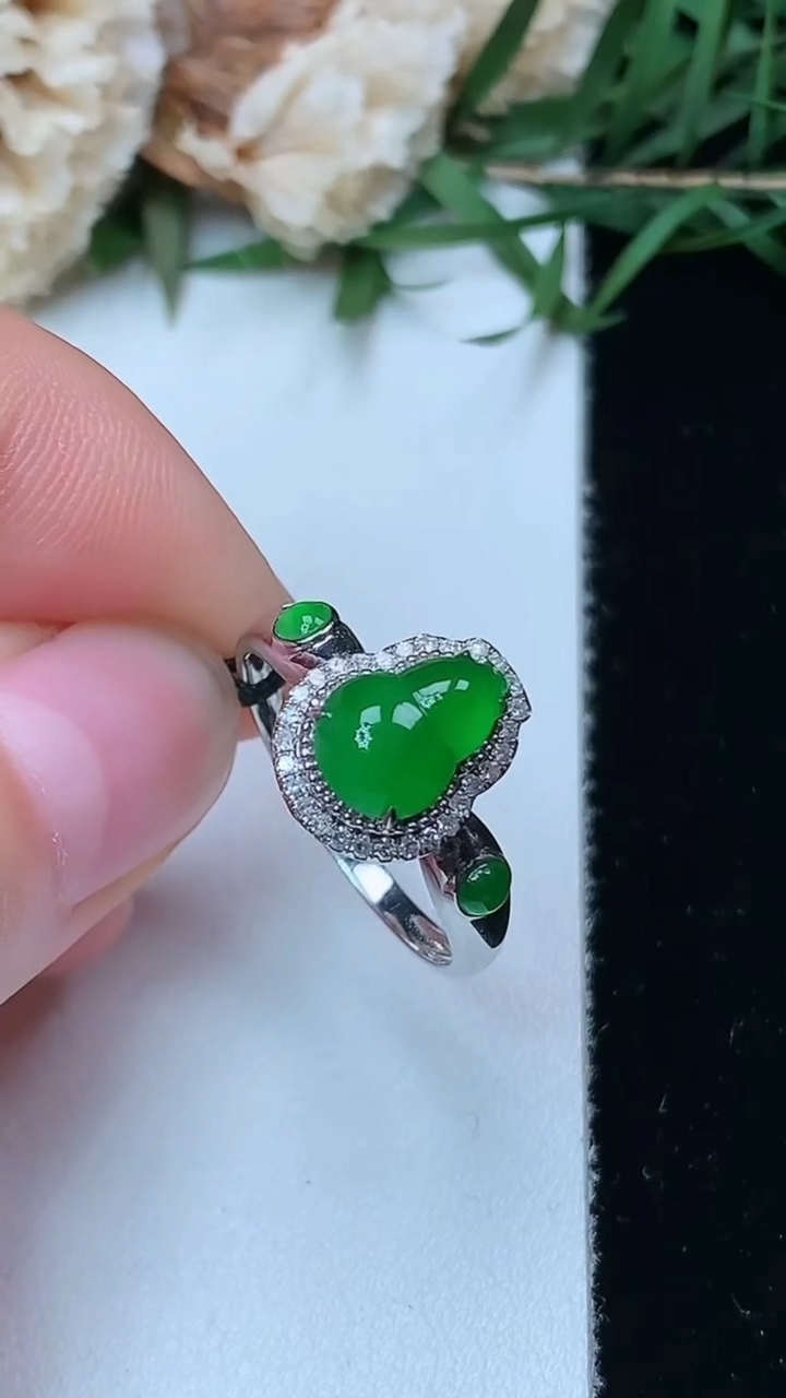 天然A货翡翠葫芦戒指，尺寸17.2-8.6-6.2，重量:2.61g2026年4月26日
工厂直销收