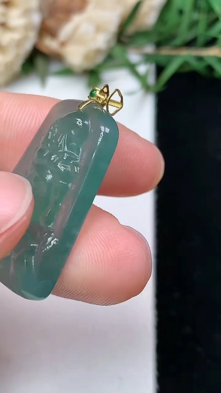天然A货翡翠蓝水观音头吊坠，尺寸26-18.4-4.9，重量:4.71g
4月26日