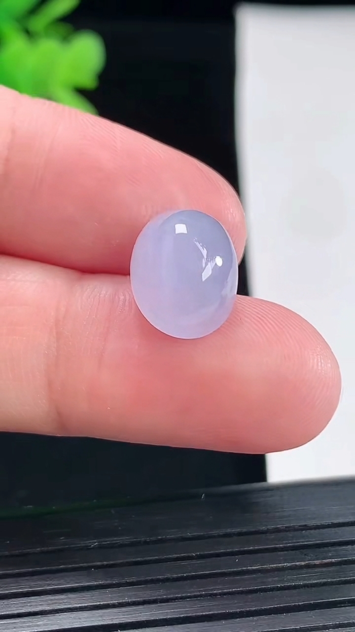 天然A货翡翠紫罗兰蛋面镶嵌件，尺寸13.6-10-7重量:19.85g
4月26日