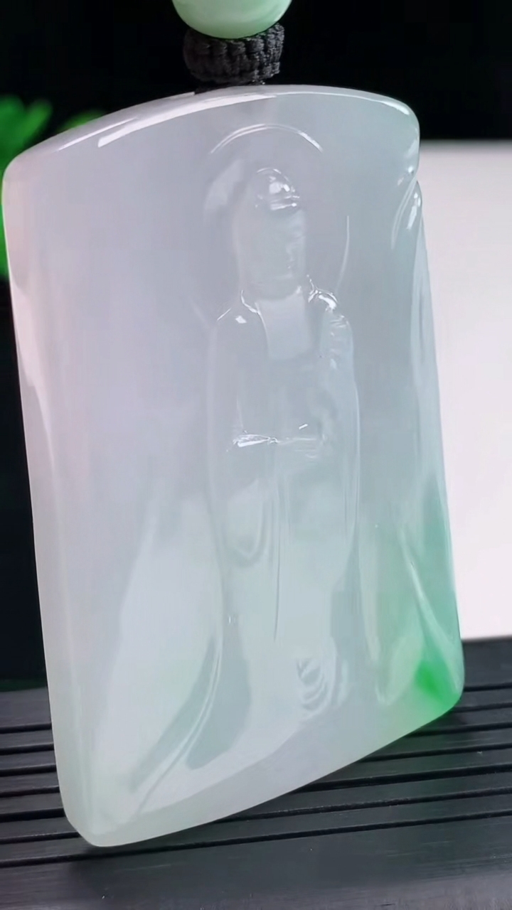 天然A货翡翠阿弥陀佛吊坠，尺寸59-39-8重量:52.29g
4月26日