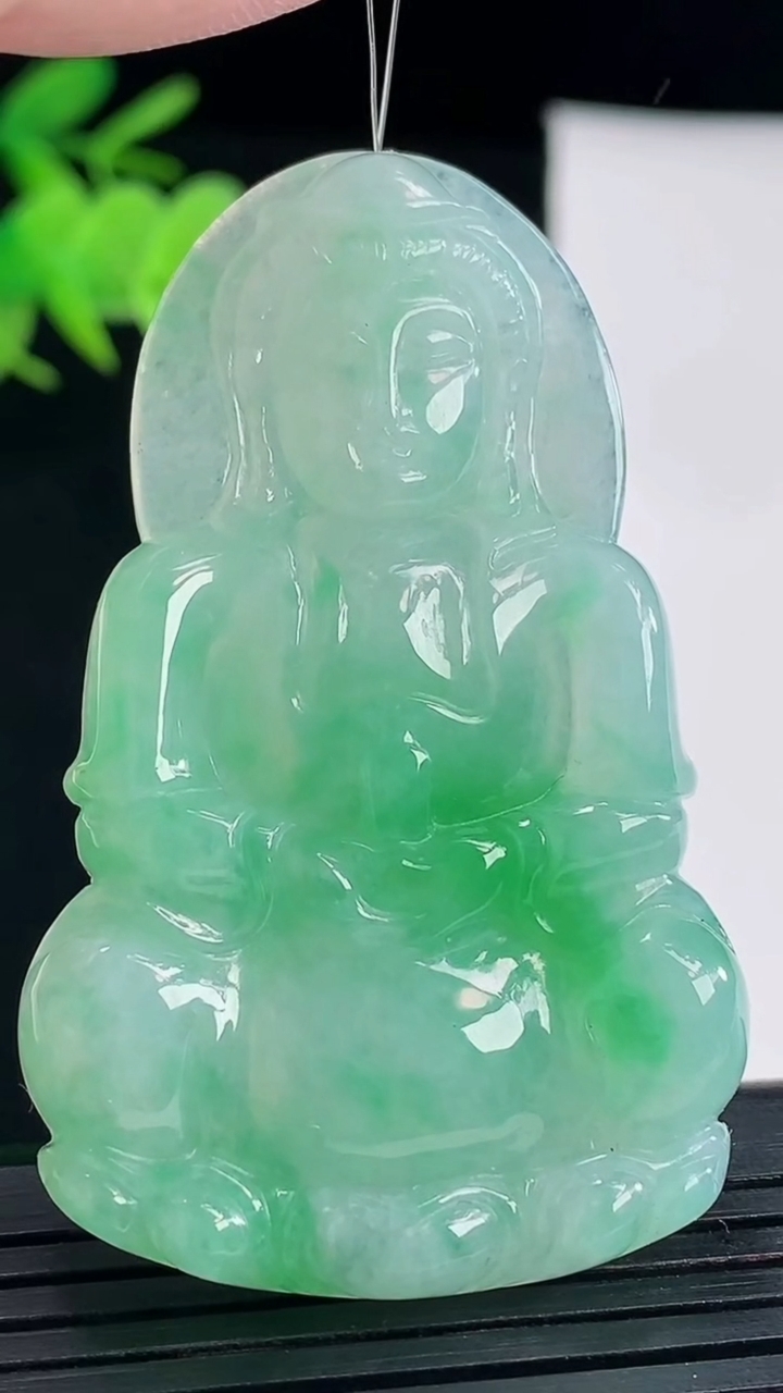 天然A货翡翠正装观音吊坠，尺寸55.5-34.5-6重量:21.25g
4月26日
