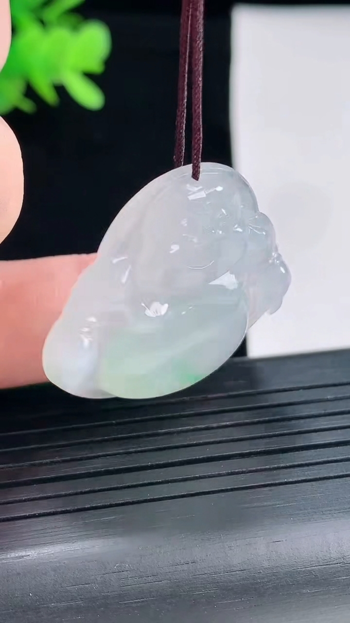 天然A货翡翠佛公吊坠，尺寸30-33-5.5重量:8.45g
4月26日