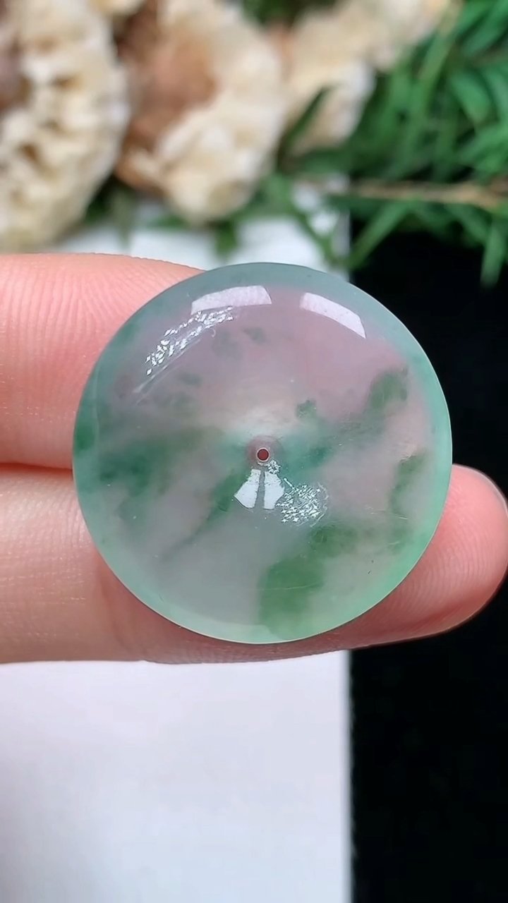 天然A货翡翠飘花平安扣吊坠，尺寸21.9-5.3，重量:5.00g
4月26日