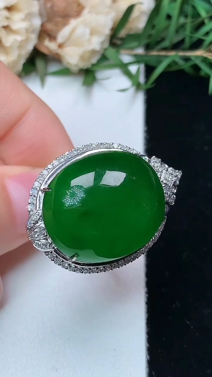 天然A货翡翠蛋面戒指 吊坠两用款，尺寸16.7-21.7-17.7，重量:10.98g2026年4月