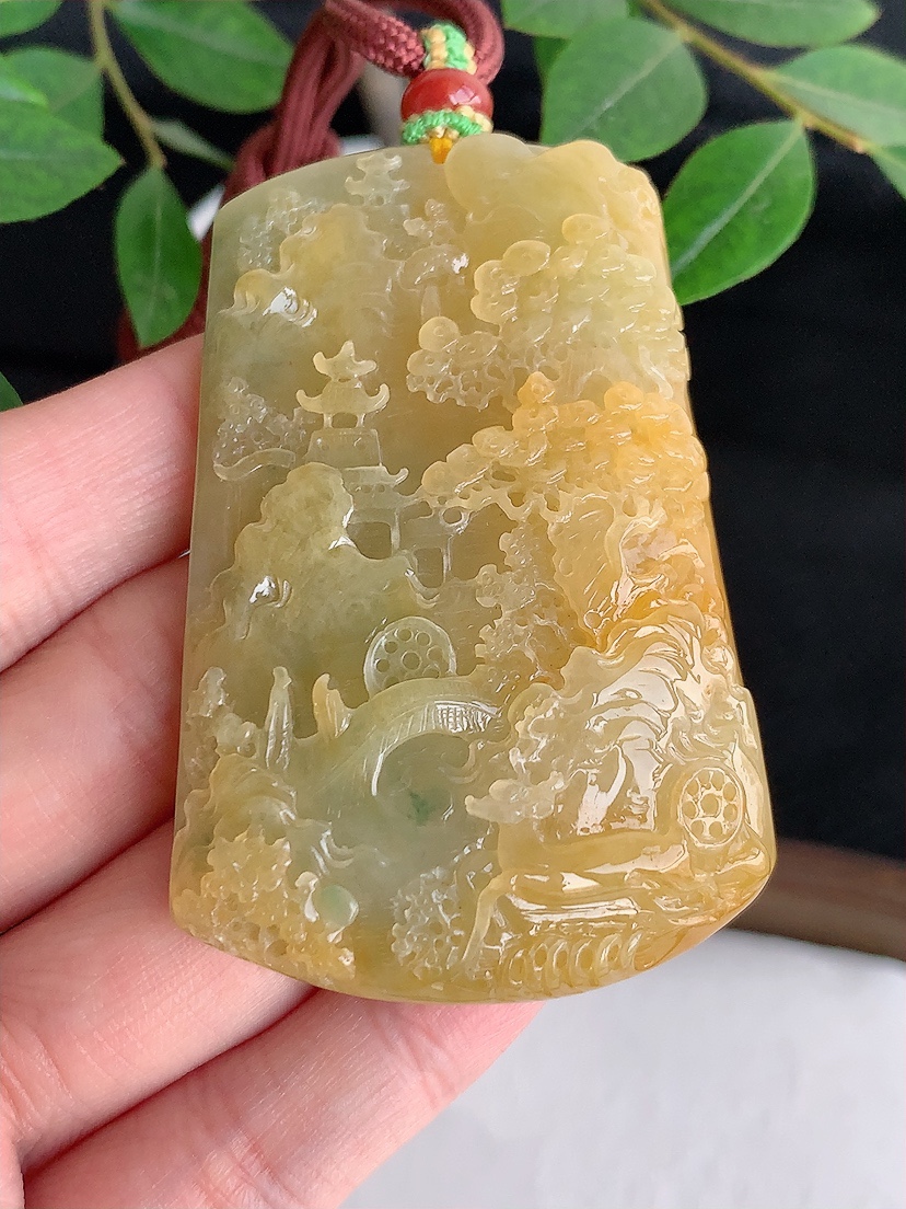 天然A货翡翠黄翡飘花意境山水牌吊坠 
尺寸62.6-41-11.5mm 重量63.53g 0425