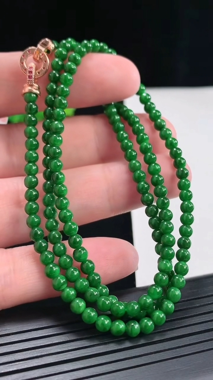 天然A货翡翠圆珠项链吊坠，尺寸4-156颗重量:16.44g4月26日
工厂直销收藏佳品,种好水足，色泽均匀，有种有色，上手高大气！