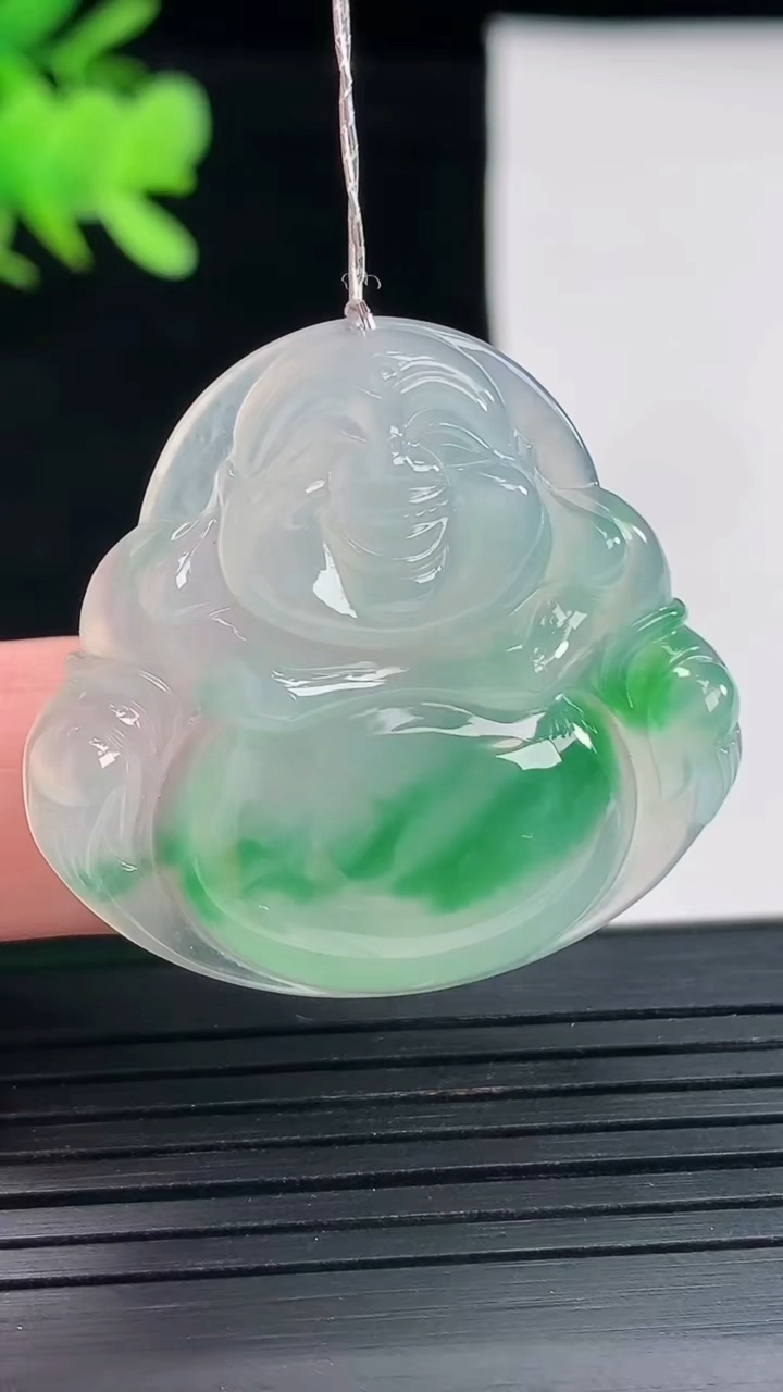 天然A货翡翠佛公吊坠，尺寸32.2-34.5-5.5重量:9.75g
4月26日