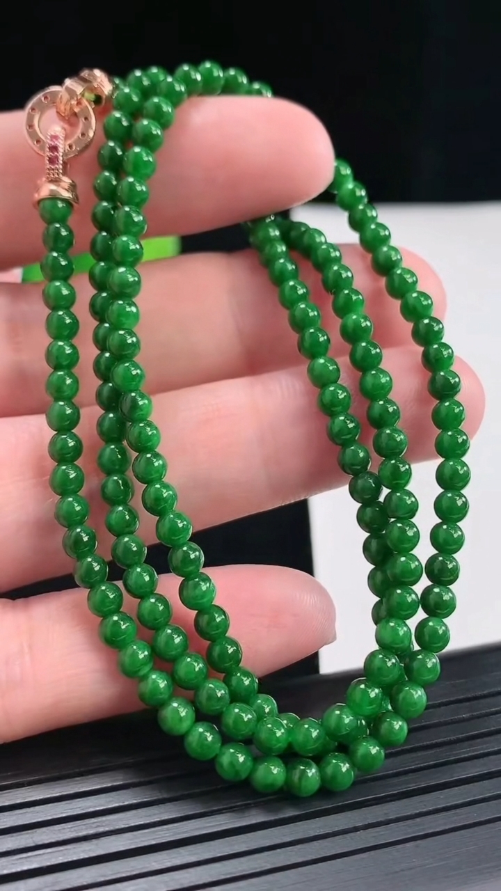 天然A货翡翠圆珠项链吊坠，尺寸4-156颗重量:16.44g4月26日
工厂直销收藏佳品,种好水足，色泽均匀，有种有色，上手高大气！