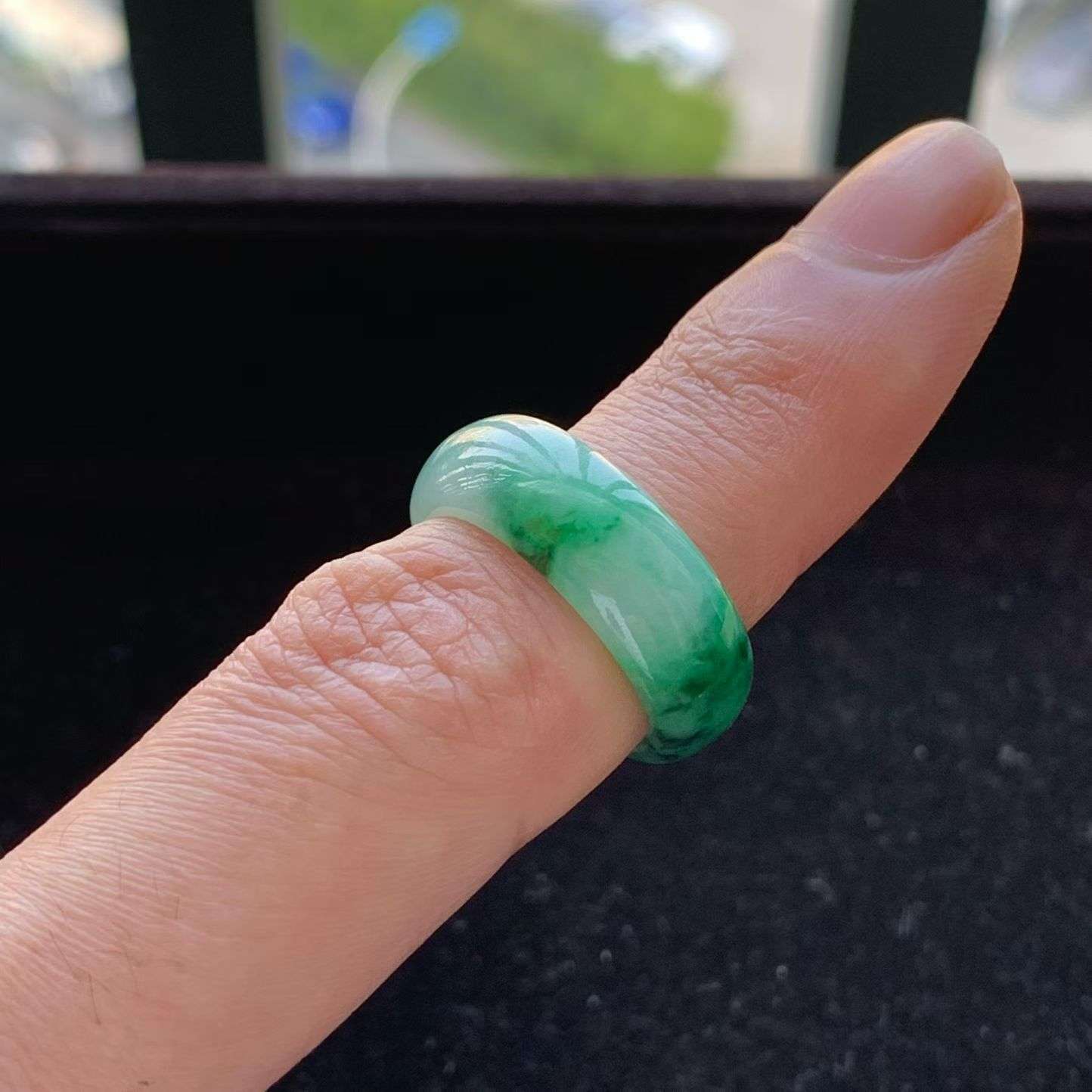 A货天然翡翠冰糯种飘绿戒指14号重量4.11
4月26日