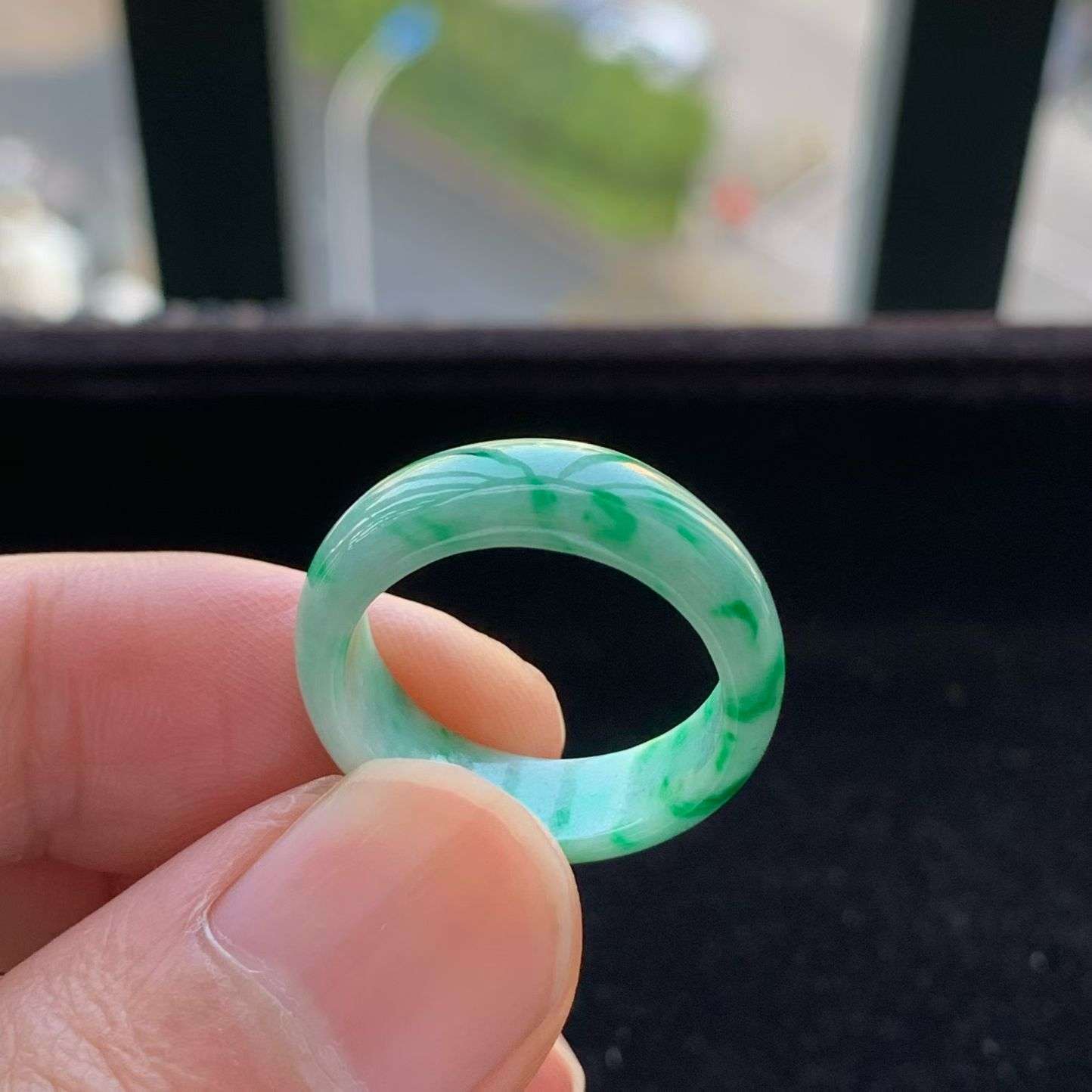 A货天然翡翠冰糯种飘绿戒指18号重量3.61
4月26日