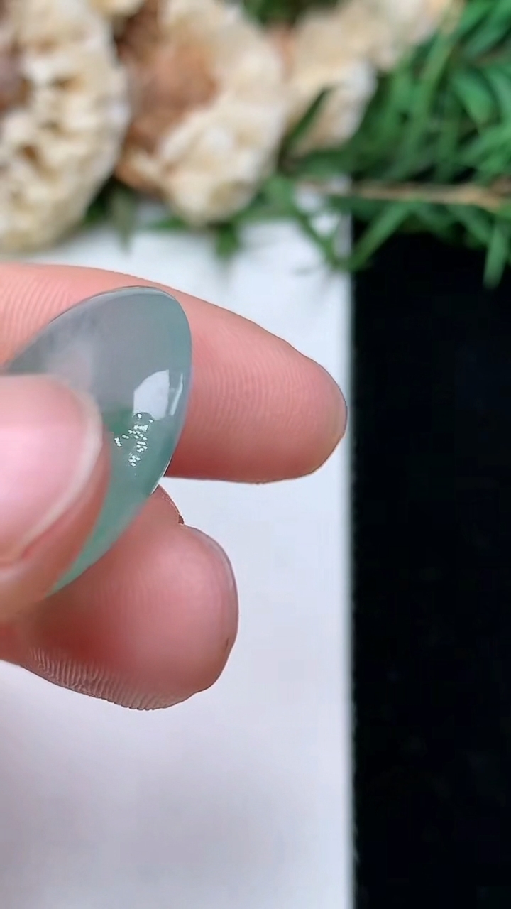 天然A货翡翠飘花平安扣吊坠，尺寸21.9-5.3，重量:5.00g
4月26日