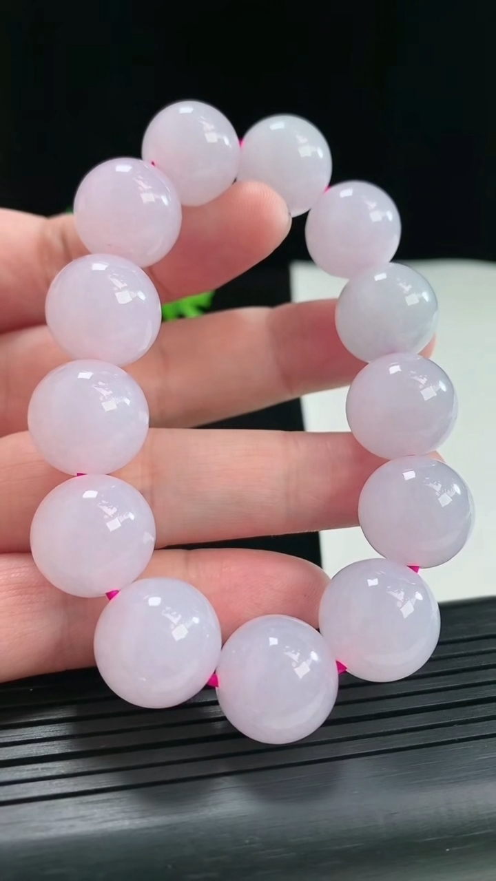 天然A货翡翠紫罗兰圆珠手串，尺寸15.5-13颗重量:86.79g4月26日
工厂直销收藏佳品,种好