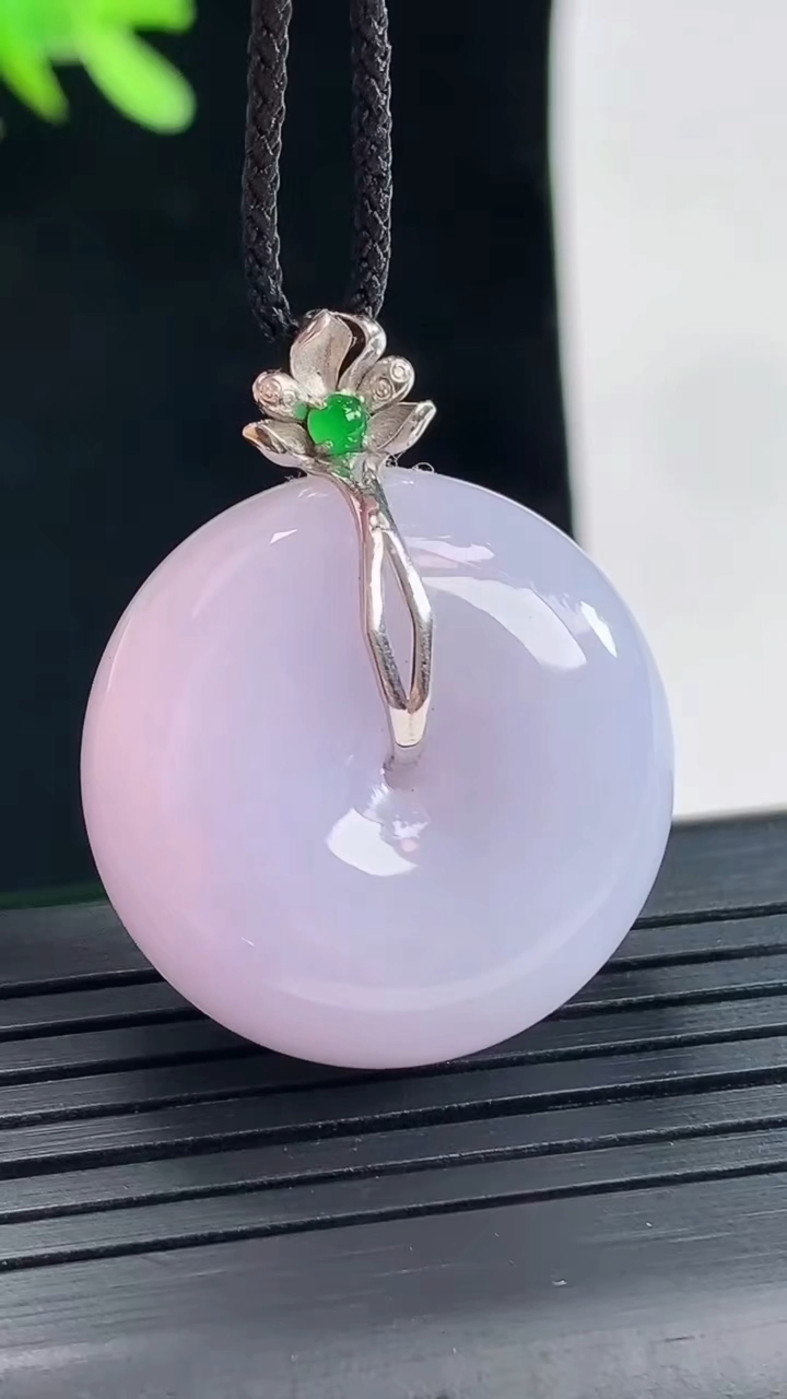 天然A货翡翠18k金紫罗兰路路通吊坠，尺寸25-12.3重量:17.39g
4月26日