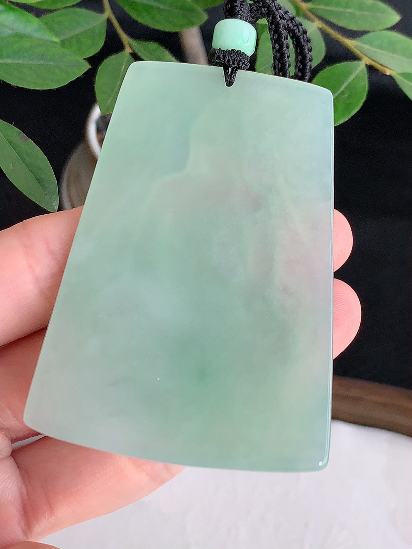 天然A货翡翠满绿晴水观音吊坠 
尺寸66.8-47.2-6mm 重量48.38g 0425