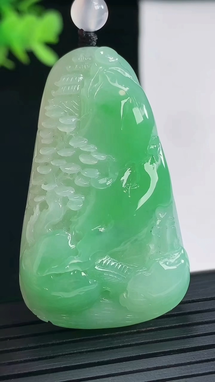 天然A货翡翠山水牌吊坠，尺寸47-28-10重量:29.27g
4月26日