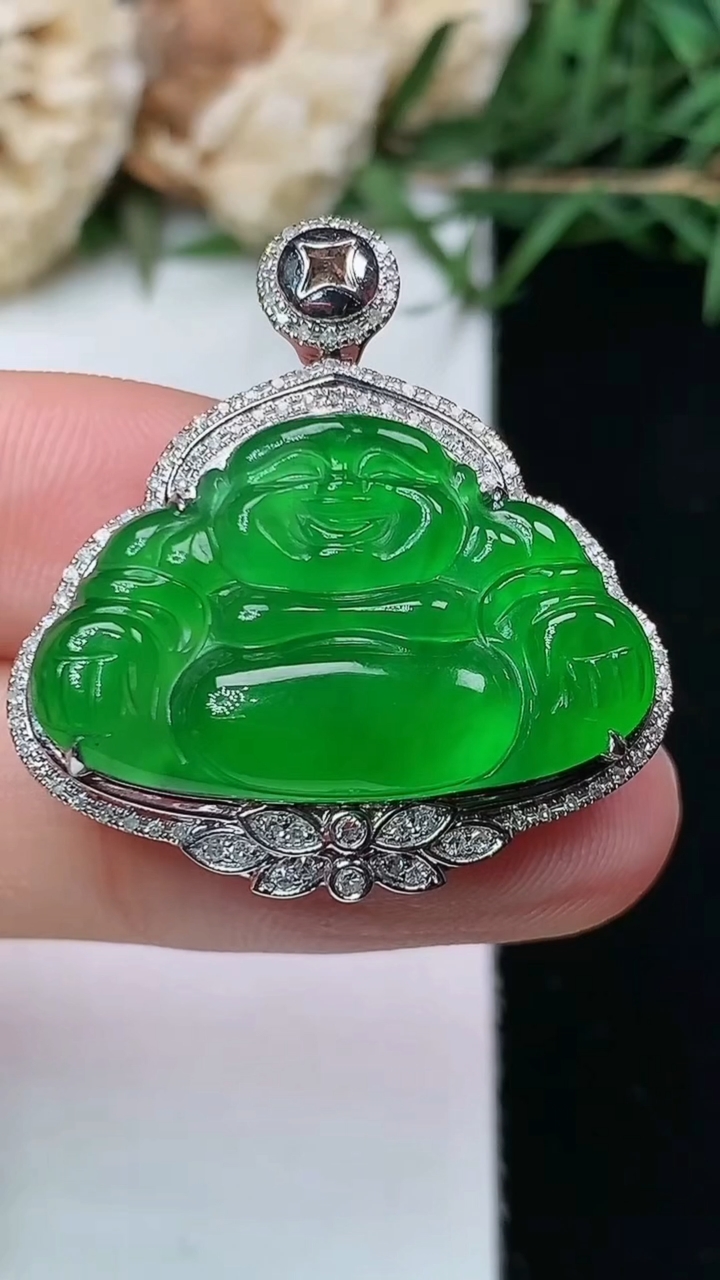 天然A货翡翠佛公吊坠，尺寸29.8-27.9-8.5，裸石16.2-25.4，重量:5.54g
4月