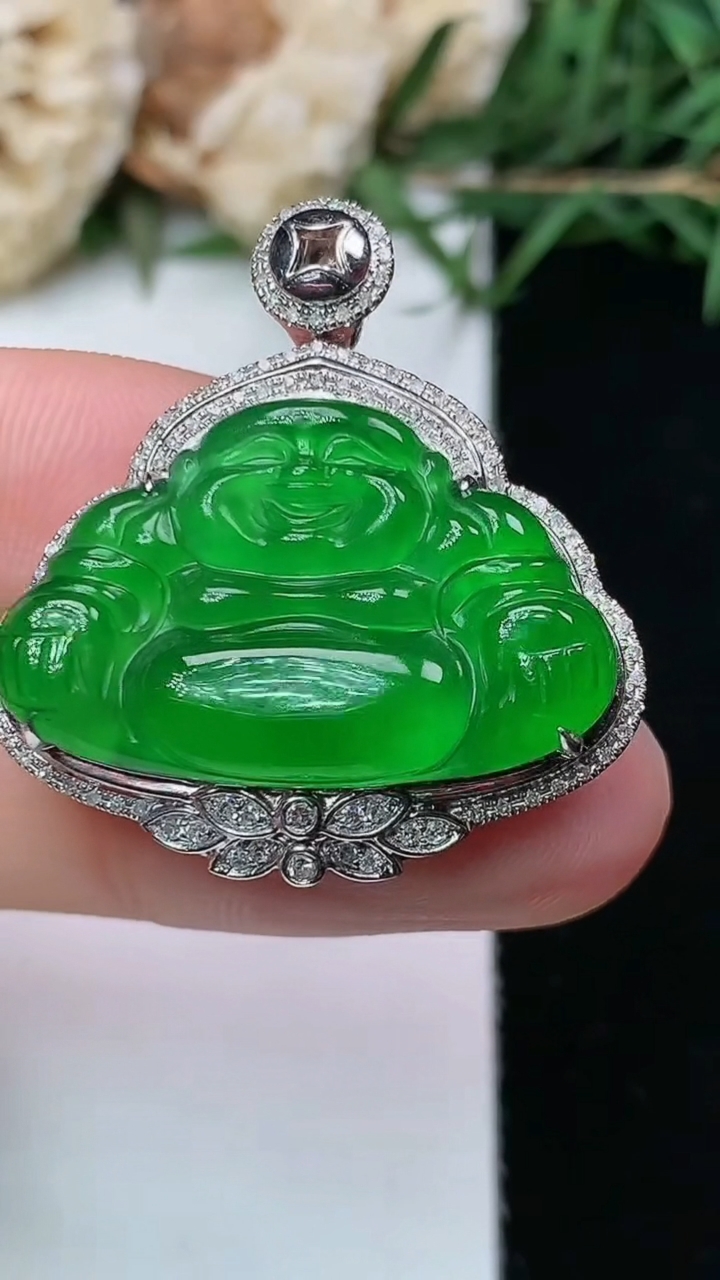 天然A货翡翠佛公吊坠，尺寸29.8-27.9-8.5，裸石16.2-25.4，重量:5.54g
4月26日