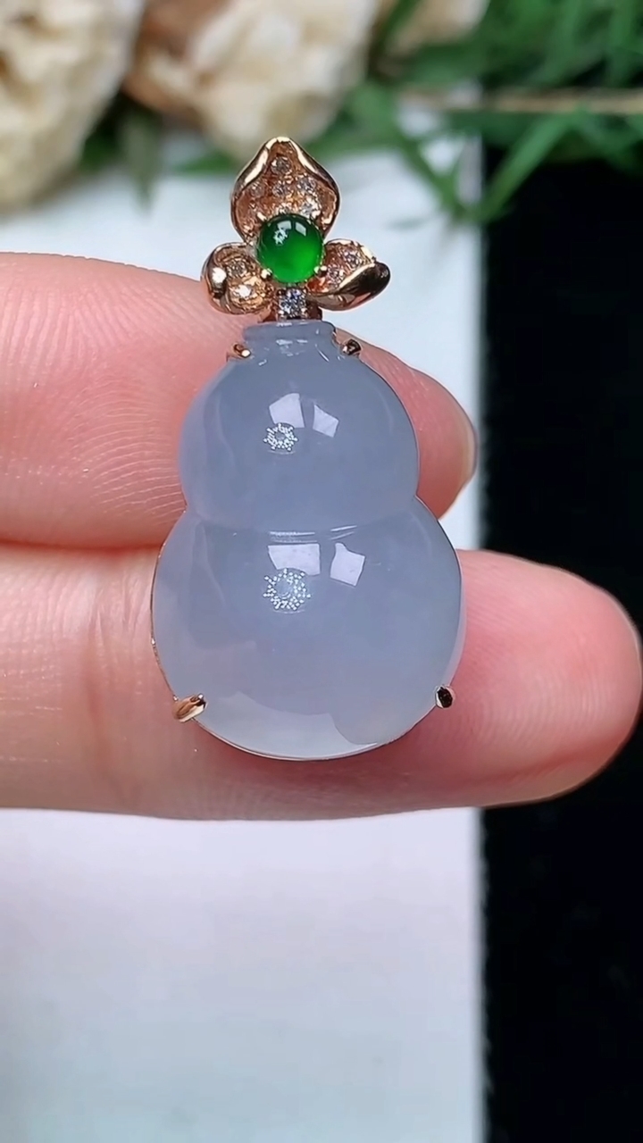 天然A货翡翠紫罗兰葫芦吊坠，尺寸18.4-13.3-10.7，重量:5.31g
4月26日