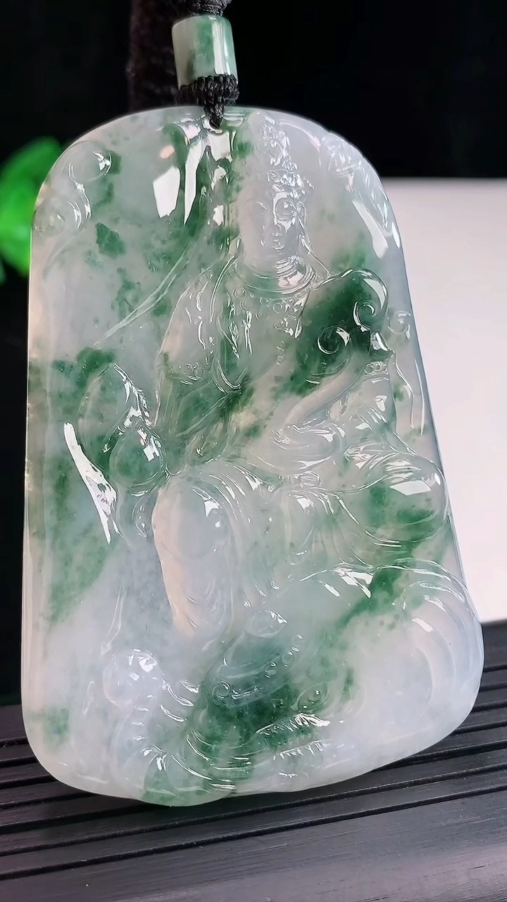 天然A货翡翠种飘花普贤菩萨吊坠，尺寸66.6-45.6-5.2重量:44.31g
4月26日