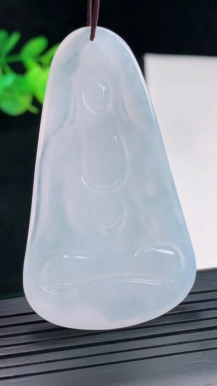 天然A货翡翠紫罗兰素衣观音吊坠，尺寸60-35.5-5.6重量:21.90g
4月26日