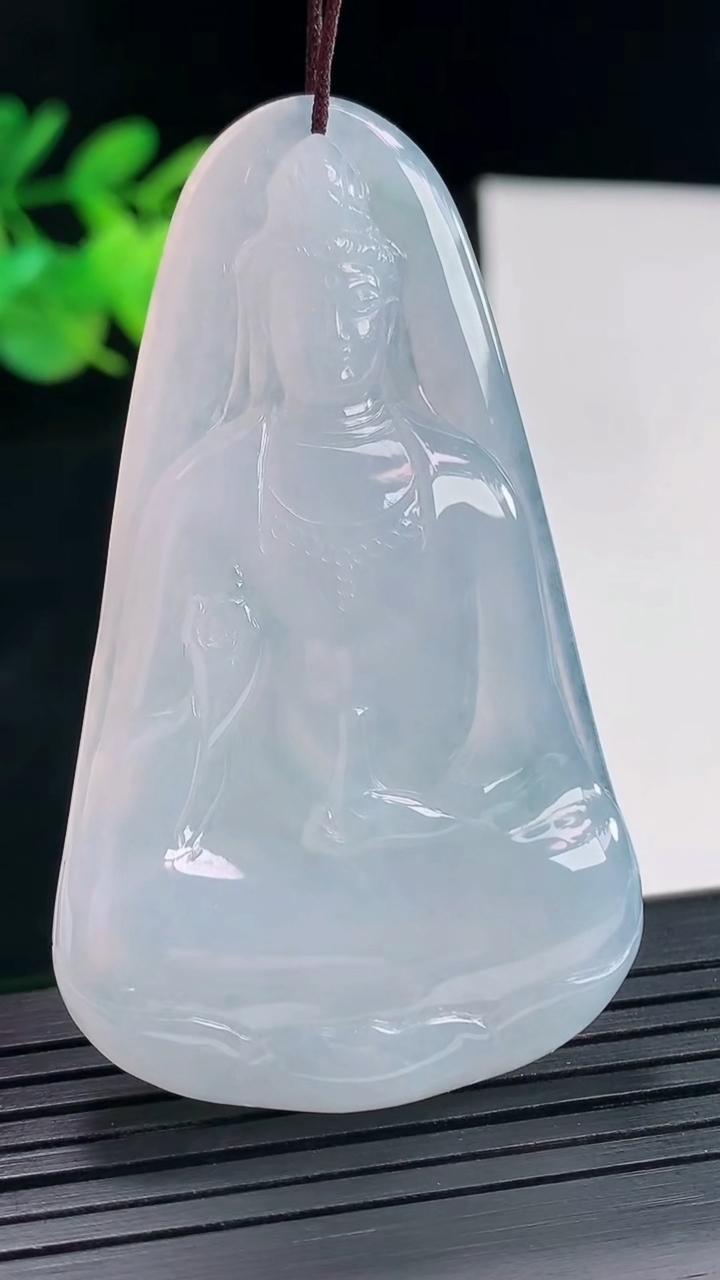 天然A货翡翠紫罗兰素衣观音吊坠，尺寸60-35.5-5.6重量:21.90g
4月26日