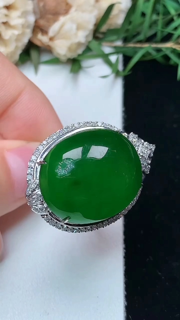 天然A货翡翠蛋面戒指 吊坠两用款，尺寸16.7-21.7-17.7，重量:10.98g2026年4月