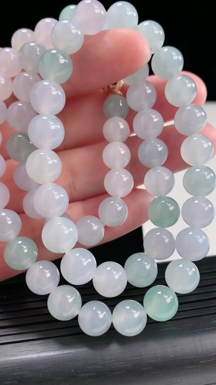 天然A货翡翠种春带彩 紫罗兰圆珠项链，尺寸9-61颗重量:76.90g4月26日
工厂直销收藏佳品,种好水足，色泽均匀，有种有色，上手高大气！