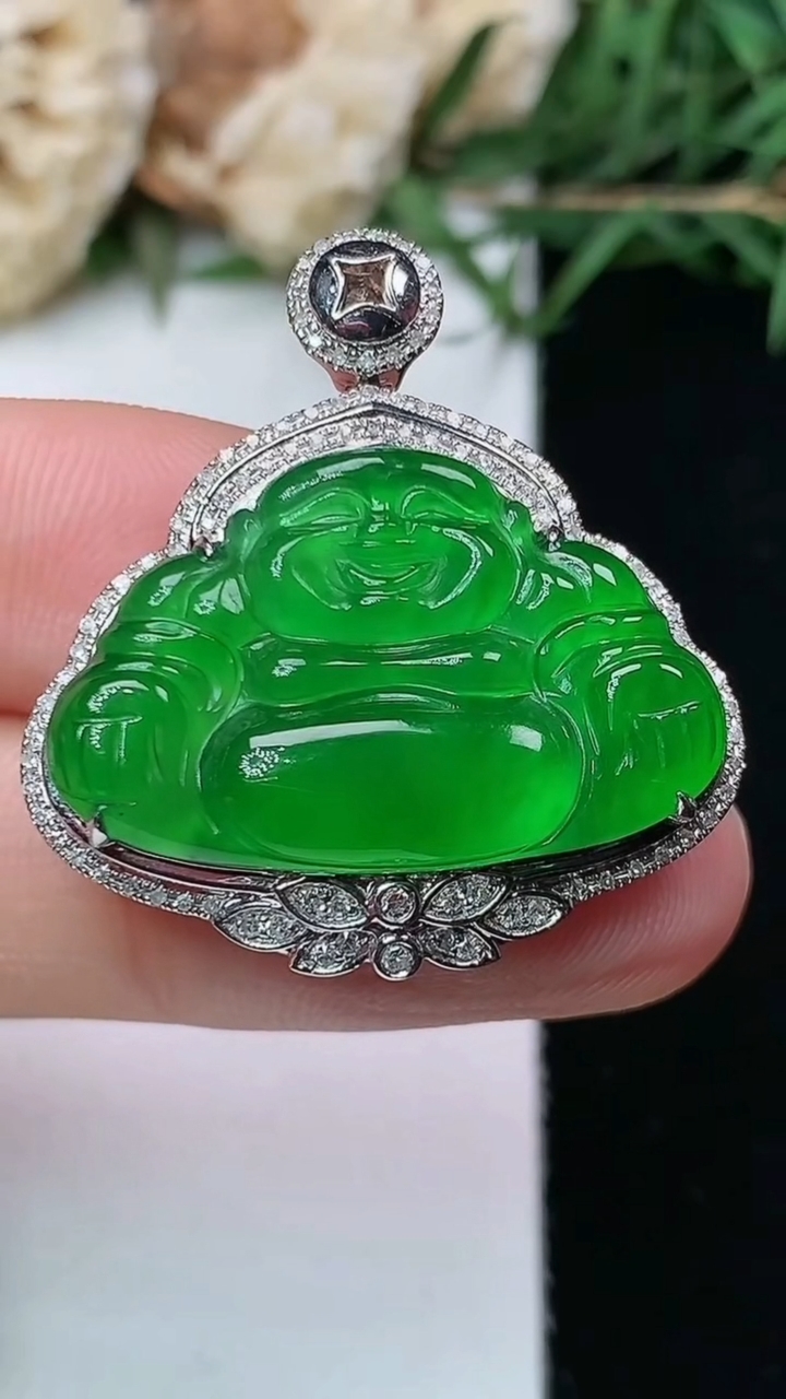 天然A货翡翠佛公吊坠，尺寸29.8-27.9-8.5，裸石16.2-25.4，重量:5.54g
4月