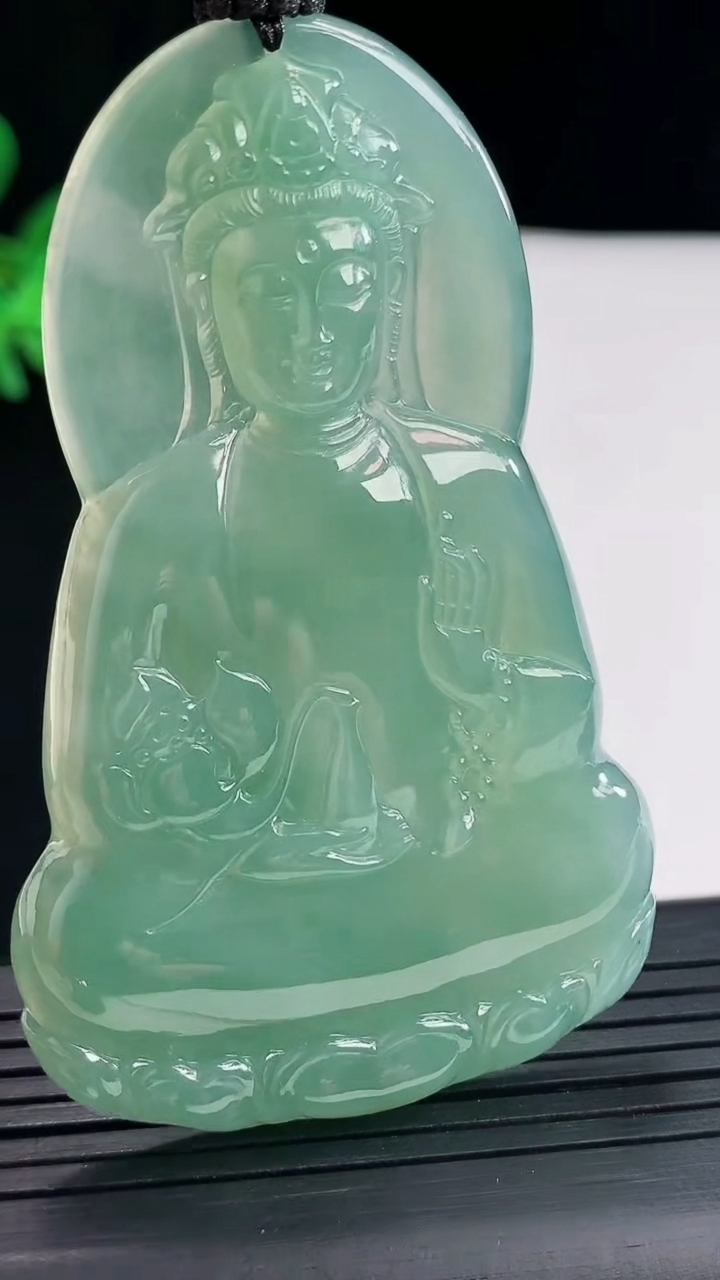 天然A货翡翠素衣观音吊坠，尺寸67-42-5.2重量:32.45g
4月26日