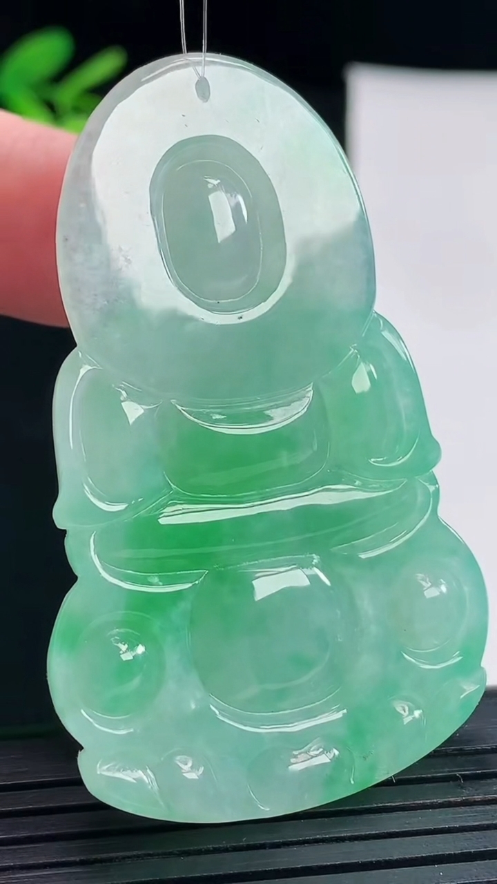 天然A货翡翠正装观音吊坠，尺寸55.5-34.5-6重量:21.25g
4月26日