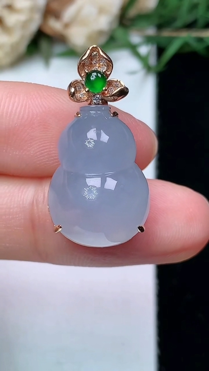 天然A货翡翠紫罗兰葫芦吊坠，尺寸18.4-13.3-10.7，重量:5.31g
4月26日