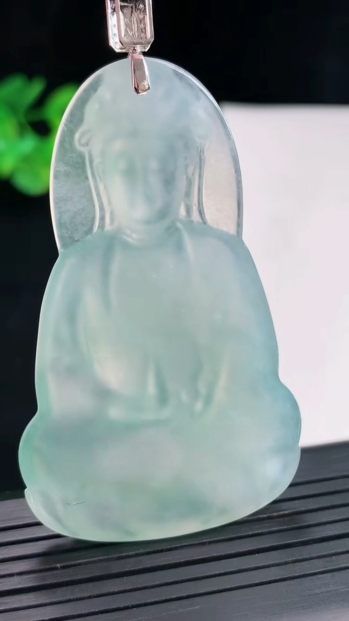 天然A货翡翠素衣观音吊坠，尺寸60.5-37-5.5重量:25.55g
4月26日