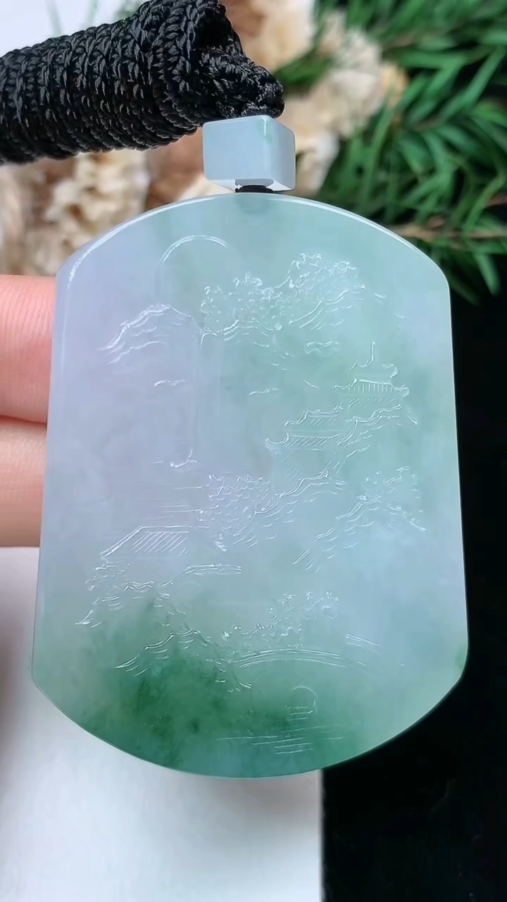 天然A货翡翠山水牌吊坠，尺寸49.2-38.3-6，重量:35.44g
4月26日