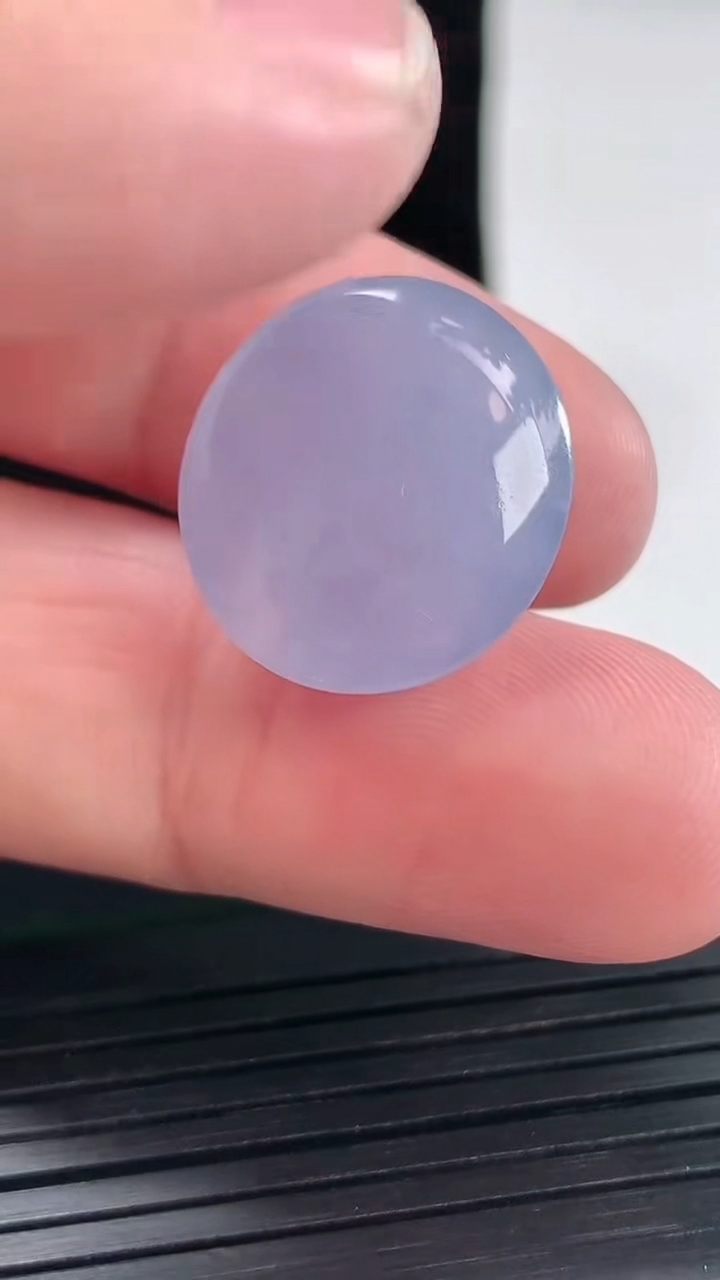 天然A货翡翠种紫罗兰蛋面镶嵌件，尺寸19.6-17.5-8.8重量:5.18g
4月26日