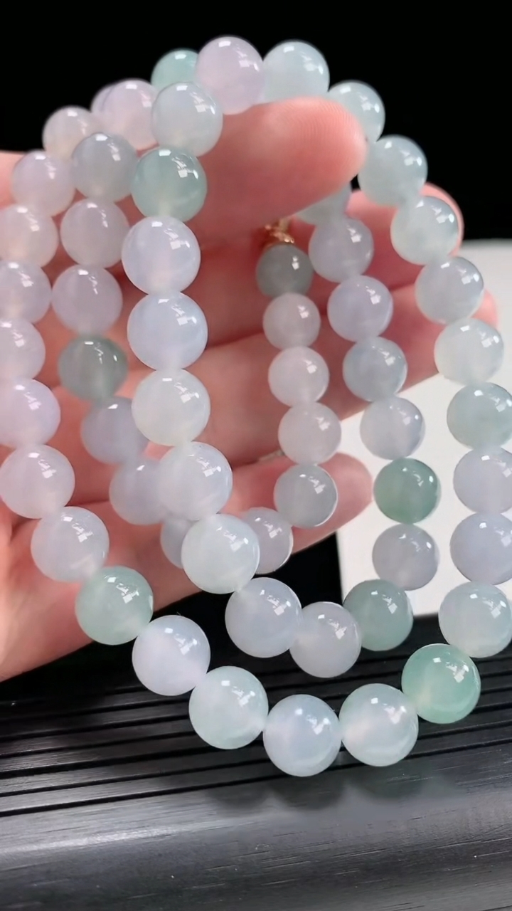 天然A货翡翠种春带彩 紫罗兰圆珠项链，尺寸9-61颗重量:76.90g4月26日
工厂直销收藏佳品,种好水足，色泽均匀，有种有色，上手高大气！