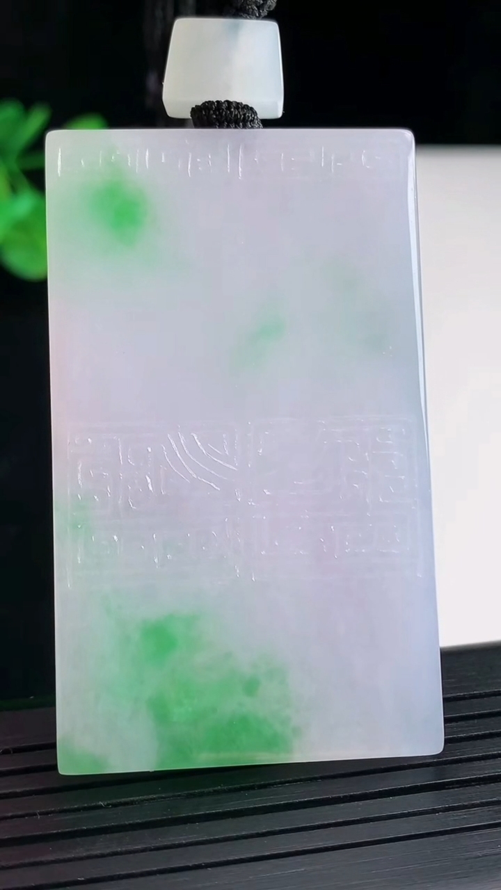 天然A货翡翠仿古无事牌吊坠，尺寸59-35-6重量:46.30g
4月26日