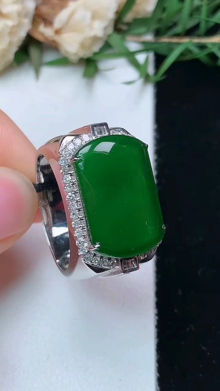 天然A货翡翠马鞍戒指，尺寸18.3-17.5-11.8，重量:7.25g2026年4月26日
工厂直