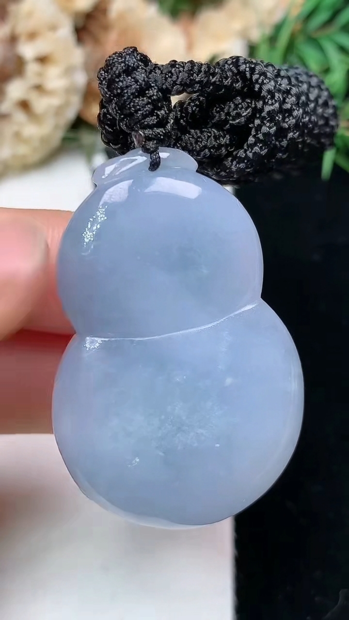 天然A货翡翠紫罗兰葫芦吊坠，尺寸38.4-26.8-11.6，重量:25.91g
4月26日