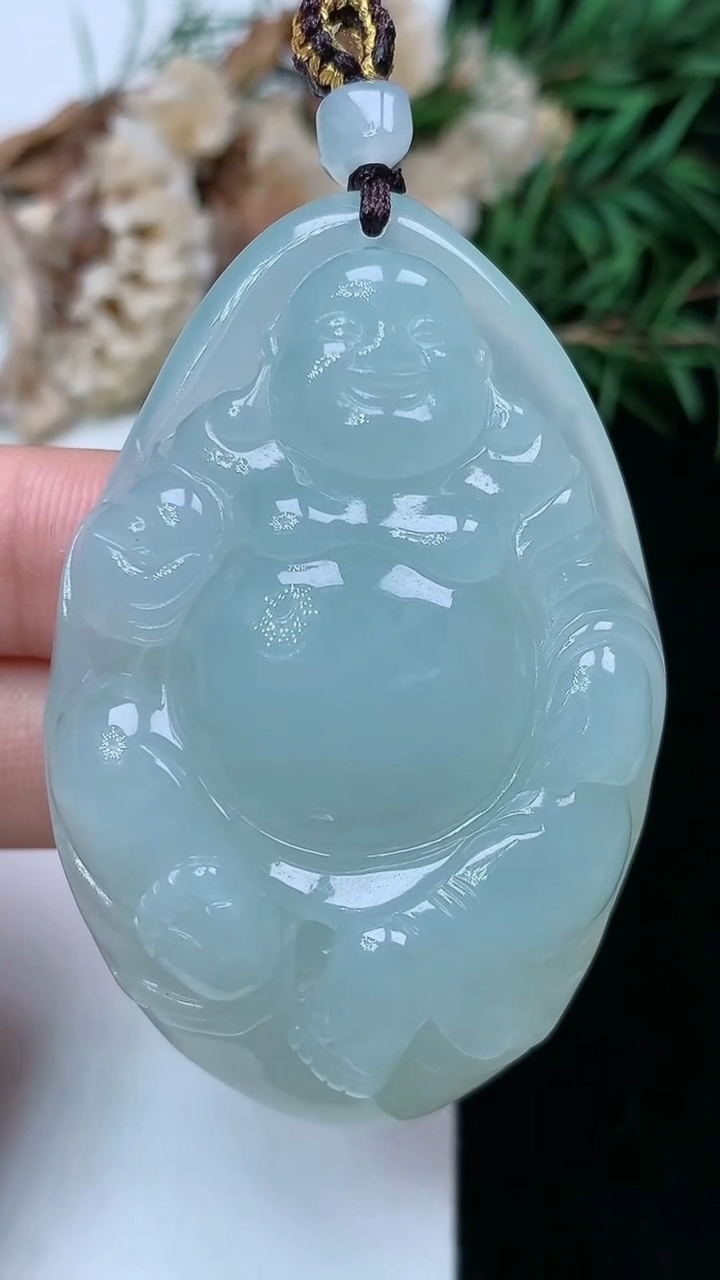 天然A货翡翠白冰逍遥佛吊坠，尺寸54-36-11.7，重量:39.00g
4月26日