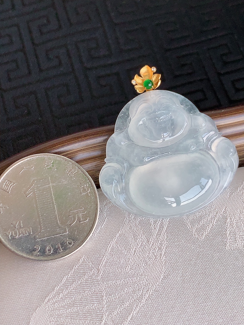 天然A货翡翠18K金扣头白冰白月光佛公吊坠 
尺寸37-30.5-33.8-6mm 重量10.14g 0425