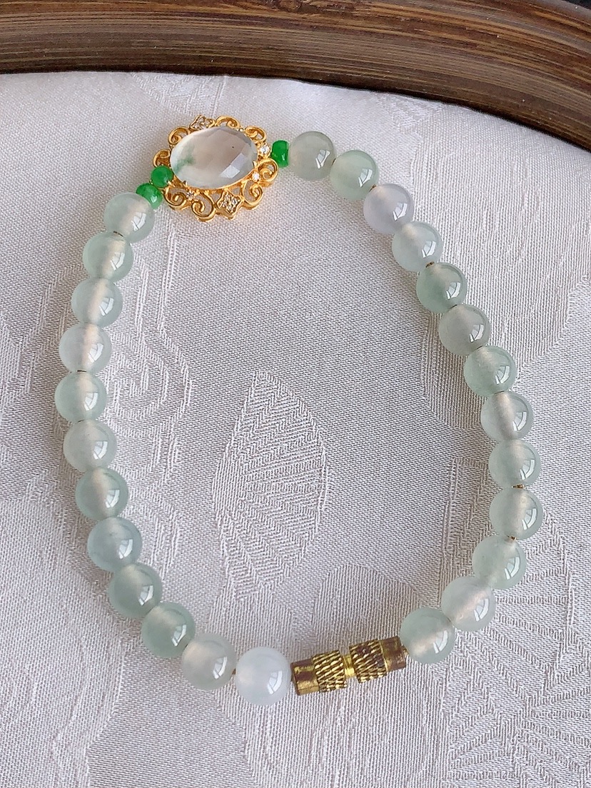 天然A货翡翠18K金伴钻镶嵌飘花蛋面圆珠佛珠手链 
尺寸10.7-7.6-7/6mm 重量13.26g 0425