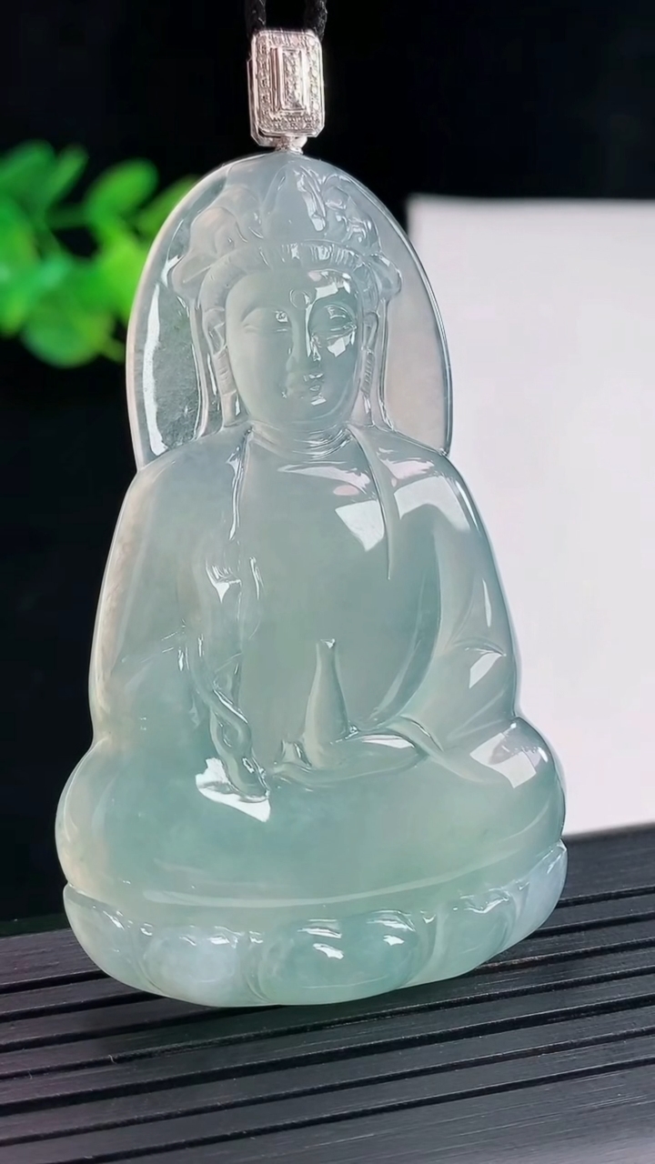 天然A货翡翠素衣观音吊坠，尺寸60.5-37-5.5重量:25.55g
4月26日